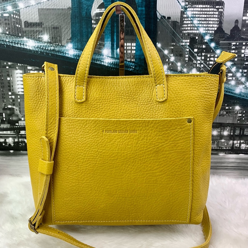 ⛔️SOLD⛔️Portland Leather Medium Pomello Zip Crossbody